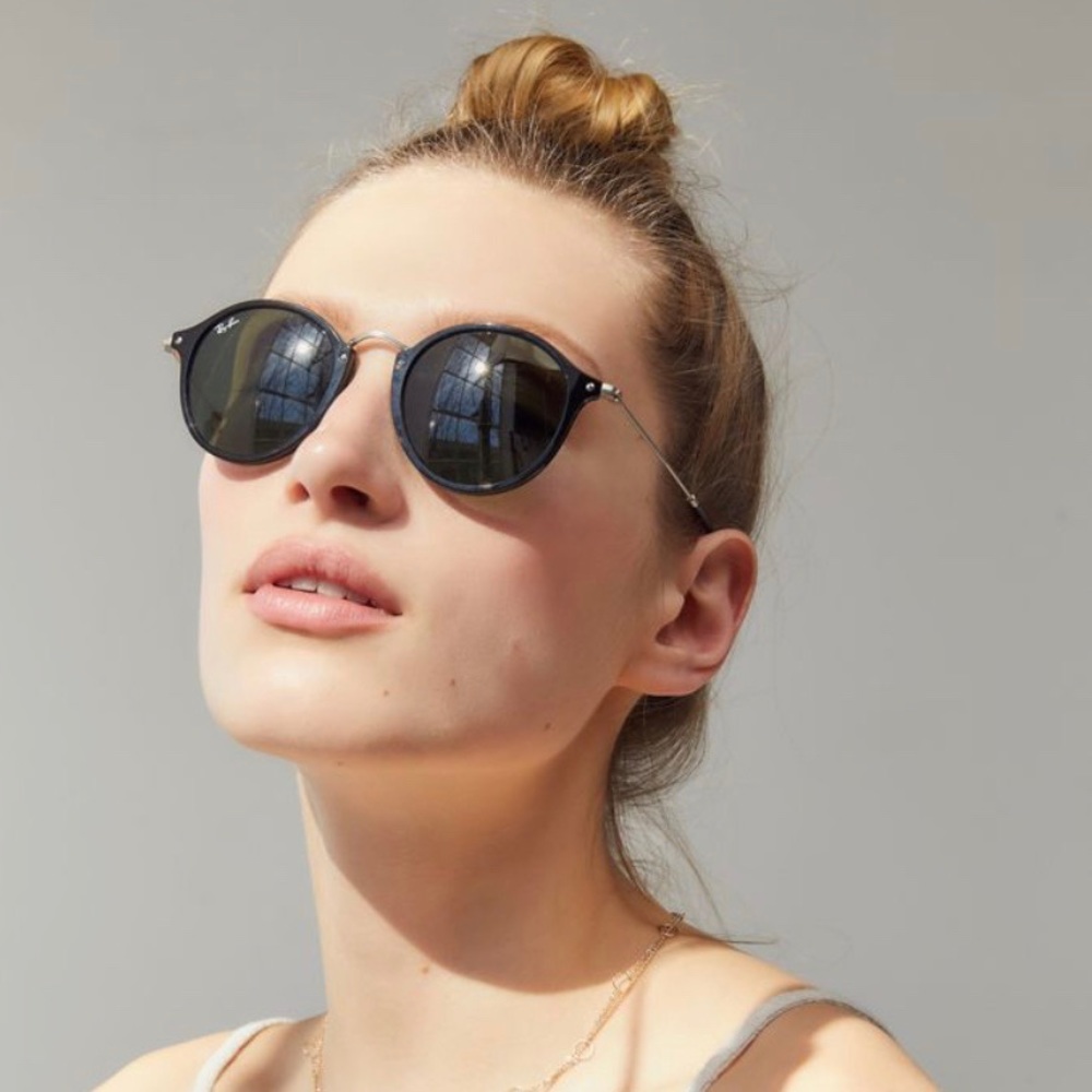 Black polarized Ray-Bans